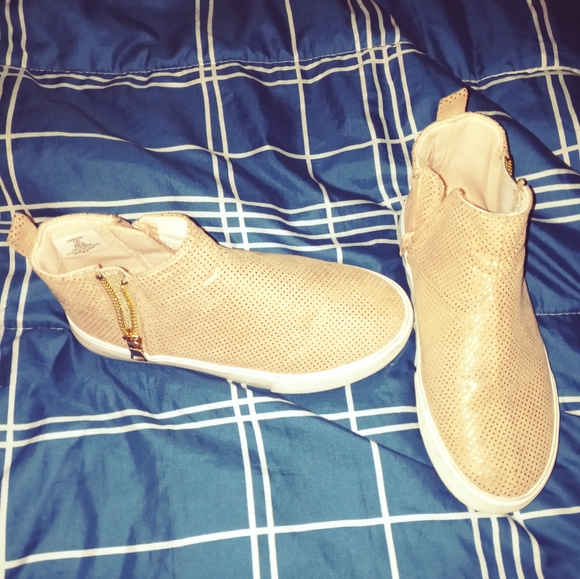 Kids mid ankle bootie size 2 - Picture 3 of 4